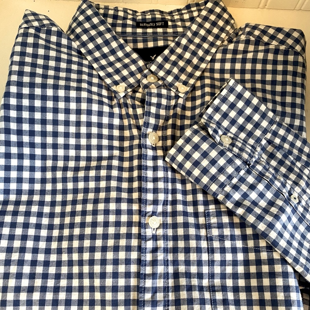 American Eagle Men’s Blue and White Gingham button down shirt. Size Large Tall.